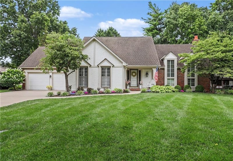 3211 83rd Ter, Leawood, KS 66206