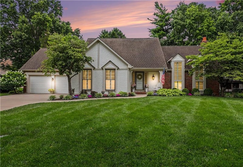 3211 83rd Ter, Leawood, KS 66206