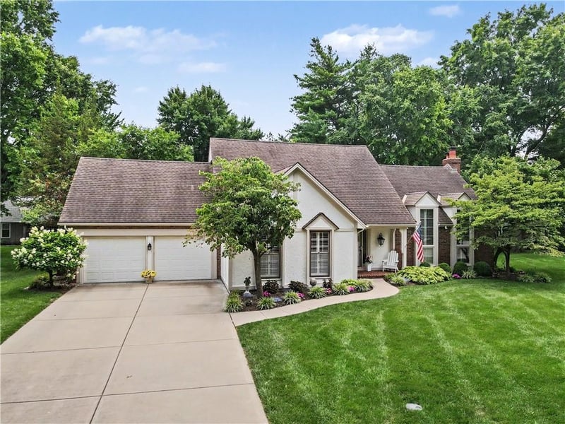 3211 83rd Ter, Leawood, KS 66206