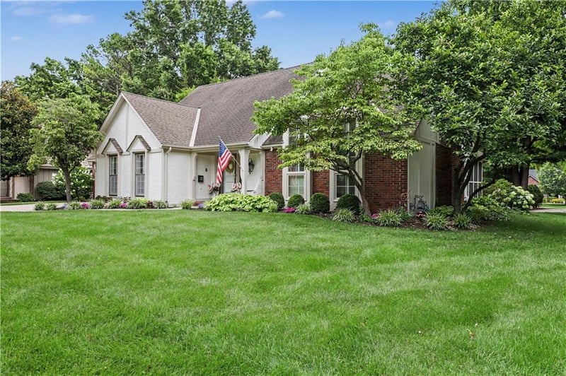 3211 83rd Ter, Leawood, KS 66206