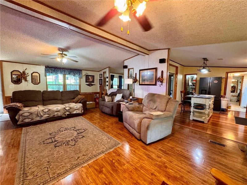 9534 Lakeview Dr, Ozawkie, KS 66070