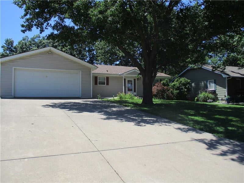 1542 Elm St, Ottawa, KS 66067