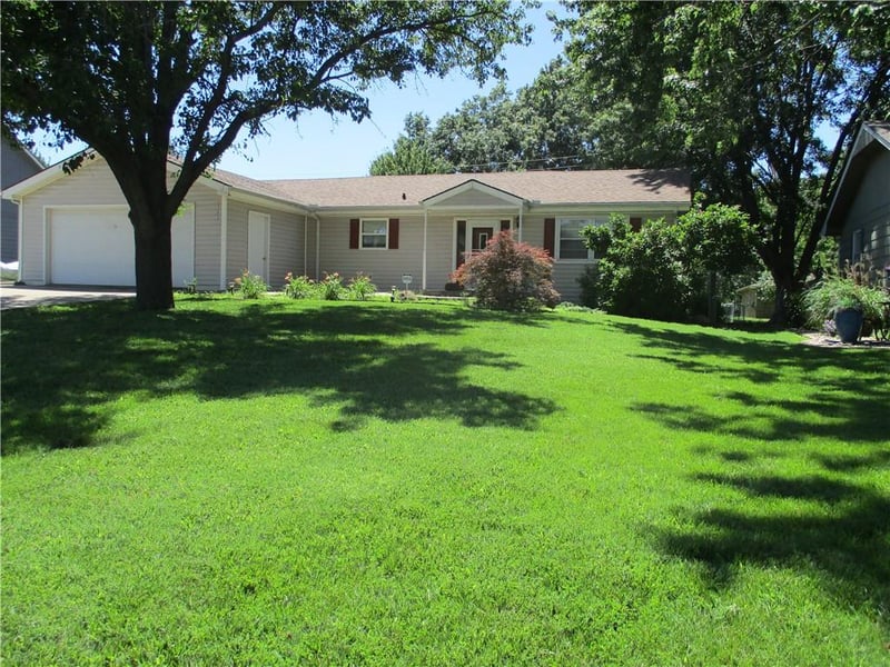 1542 Elm St, Ottawa, KS 66067
