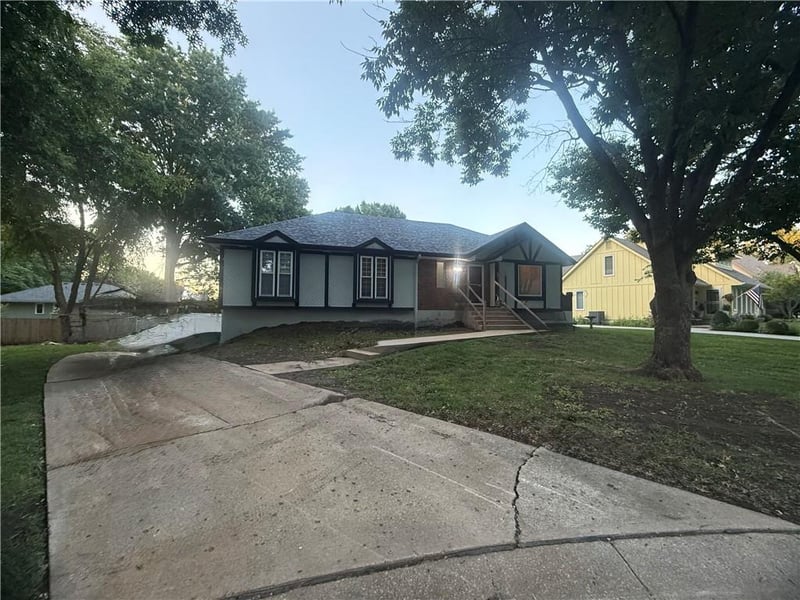 477 Nw Weschester Ct, Blue Springs, MO 64014