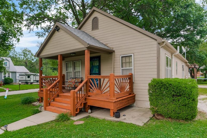 601 Peoria St, Louisburg, KS 66053