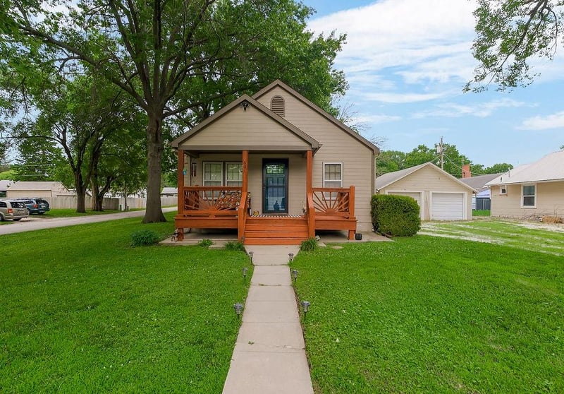 601 Peoria St, Louisburg, KS 66053