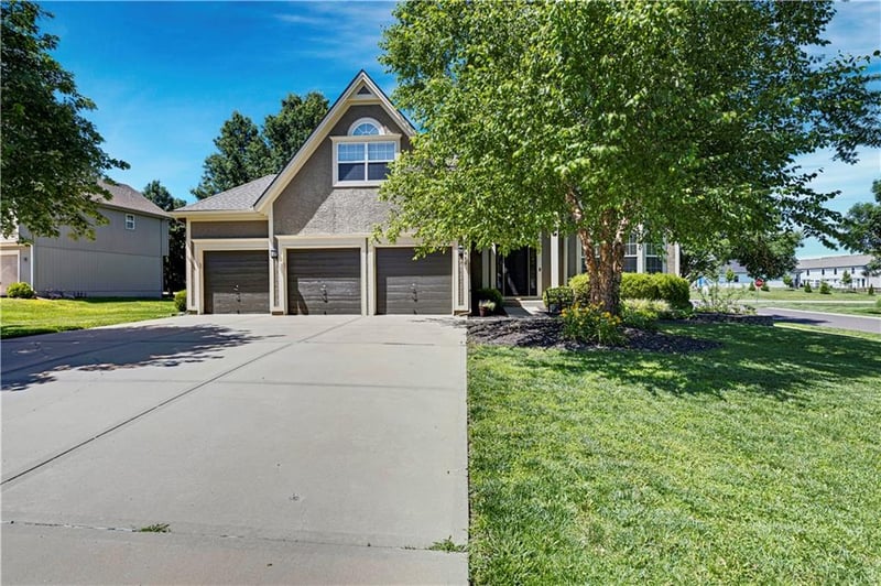 19480 W 207th Ter, Spring Hill, KS 66083