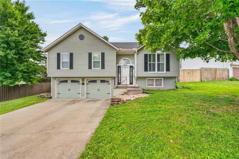 7933 Wyoming Ct, Kansas City, MO 64118