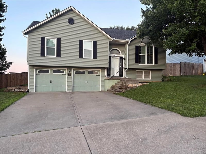 7933 Wyoming Ct, Kansas City, MO 64118