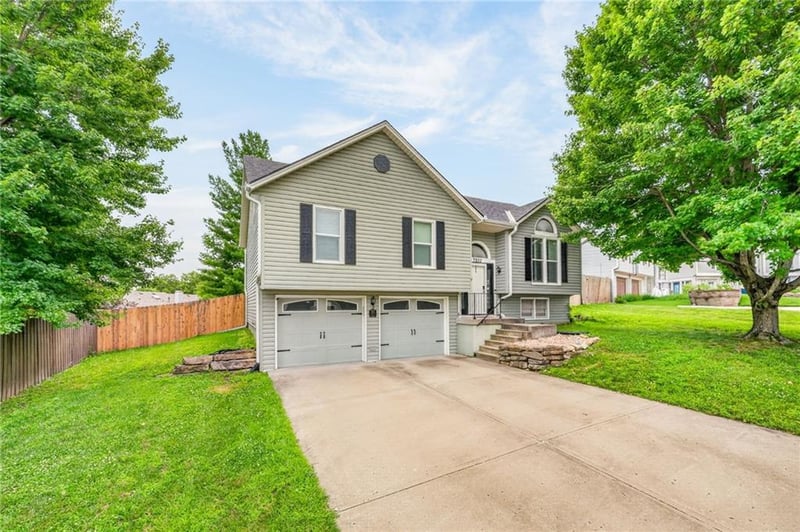 7933 Wyoming Ct, Kansas City, MO 64118