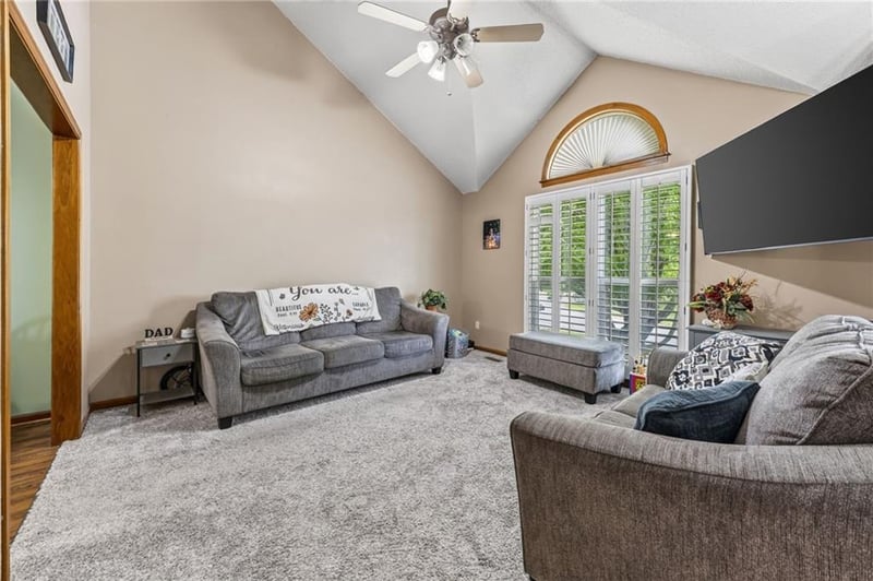 7933 Wyoming Ct, Kansas City, MO 64118