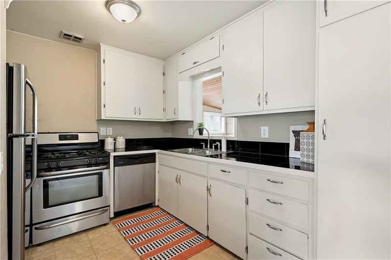 704 Cedar St, Belton, MO 64012