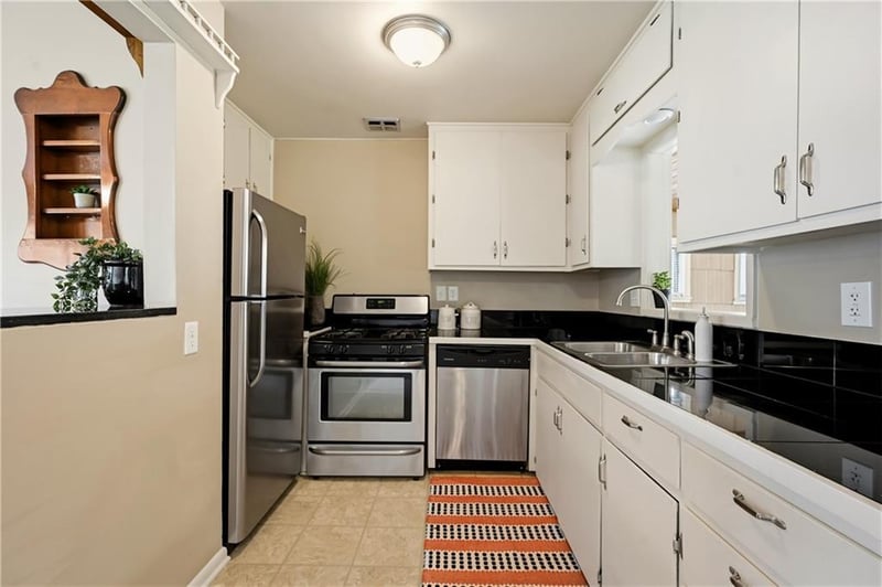 704 Cedar St, Belton, MO 64012