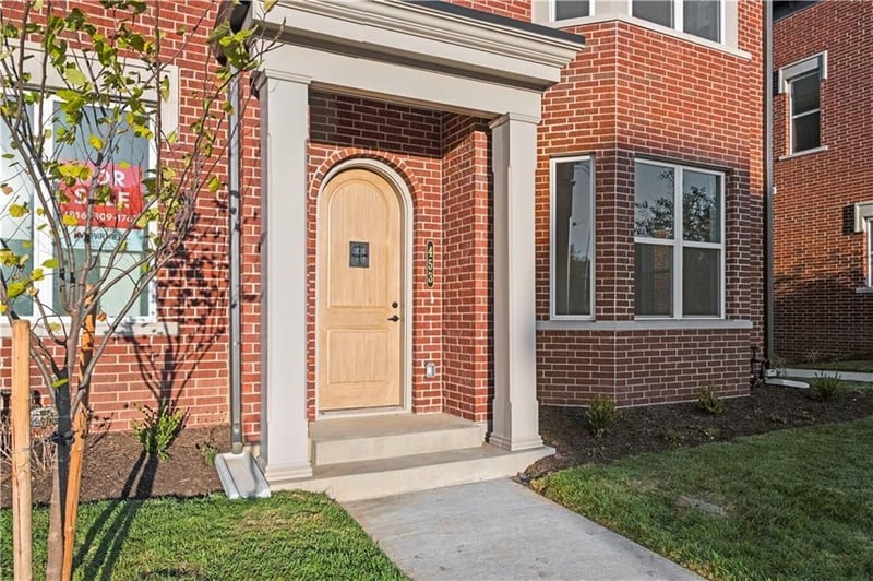 453 Longview Blvd, Lee's Summit, MO 64081