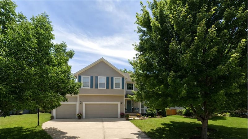 15217 153rd St, Olathe, KS 66062