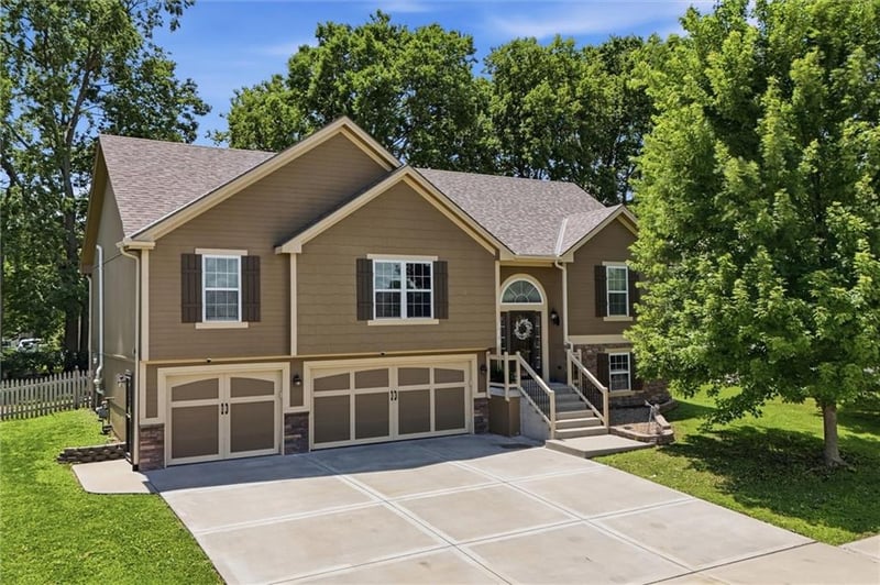 319 Tamera Dr, Kearney, MO 64060
