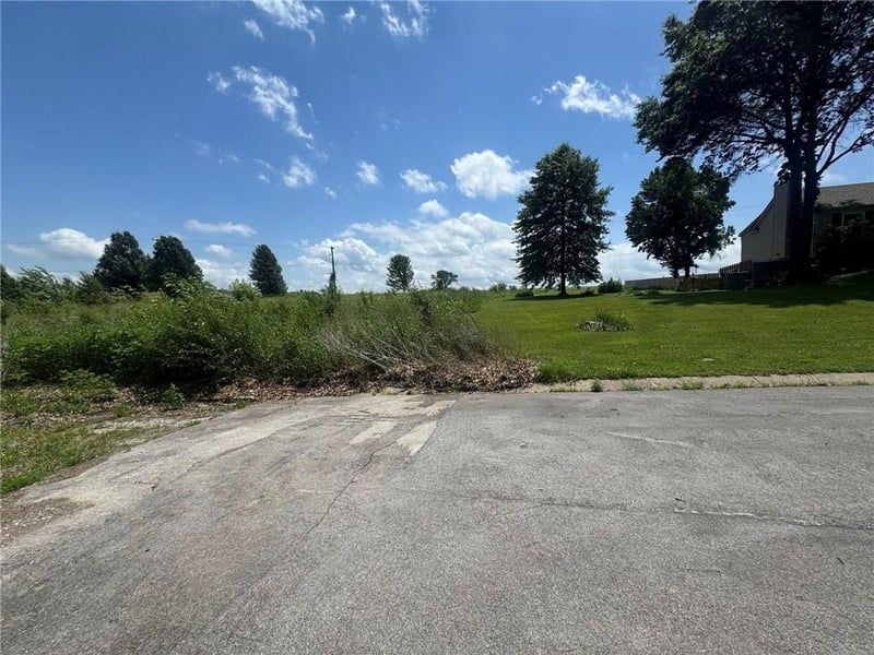 20619 Country Club Dr, Liberty, MO 64068