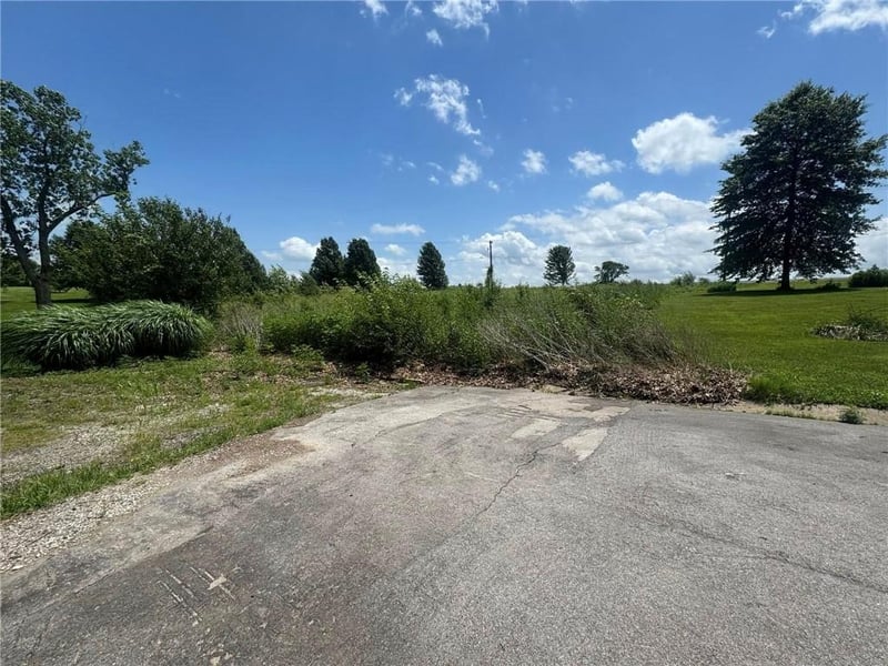 20619 Country Club Dr, Liberty, MO 64068
