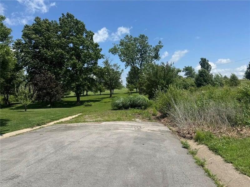 20619 Country Club Dr, Liberty, MO 64068