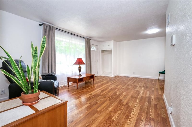 4405 Elmwood Ave, Kansas City, MO 64130