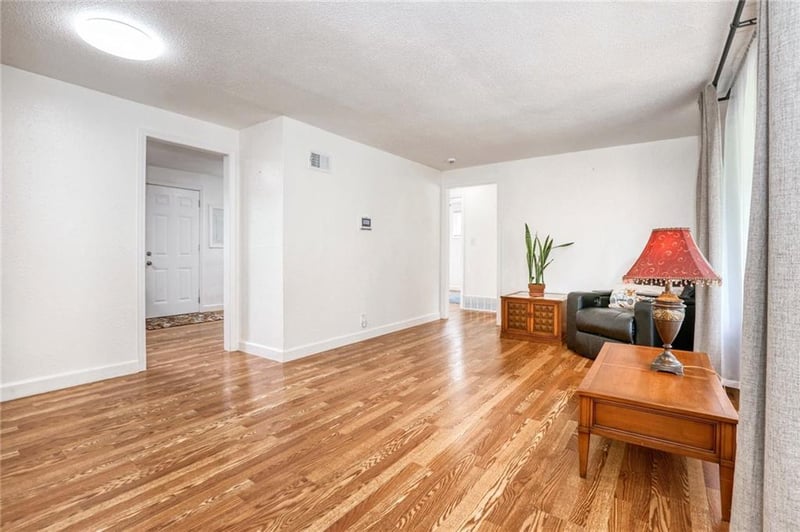 4405 Elmwood Ave, Kansas City, MO 64130