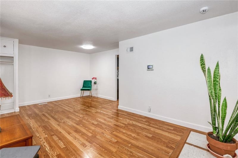 4405 Elmwood Ave, Kansas City, MO 64130