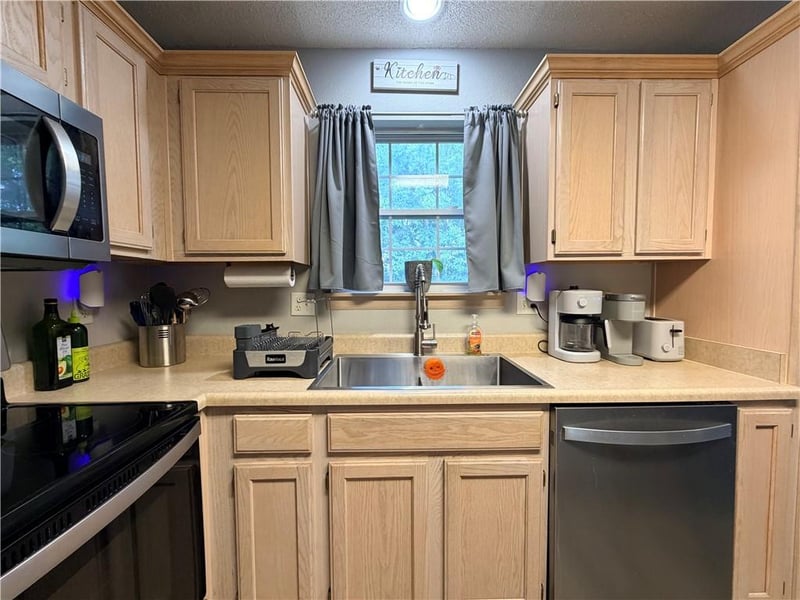 712C London Way, Lee's Summit, MO 64081