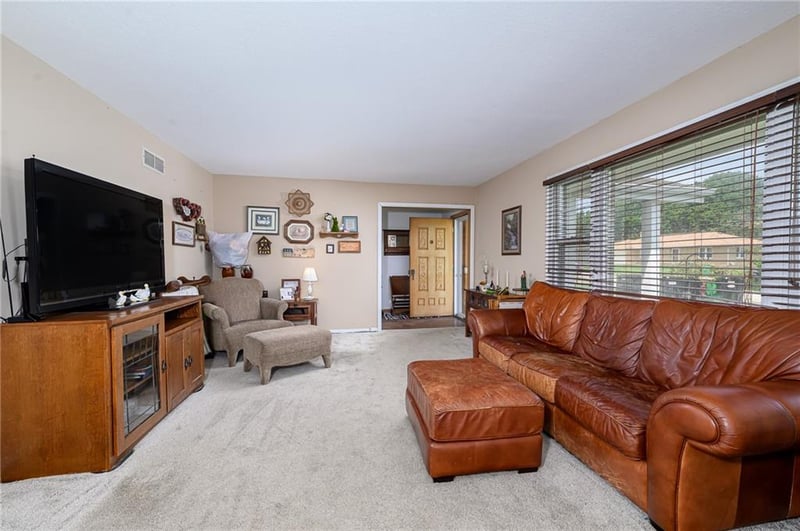 7839 Armstrong Ave, Kansas City, KS 66112