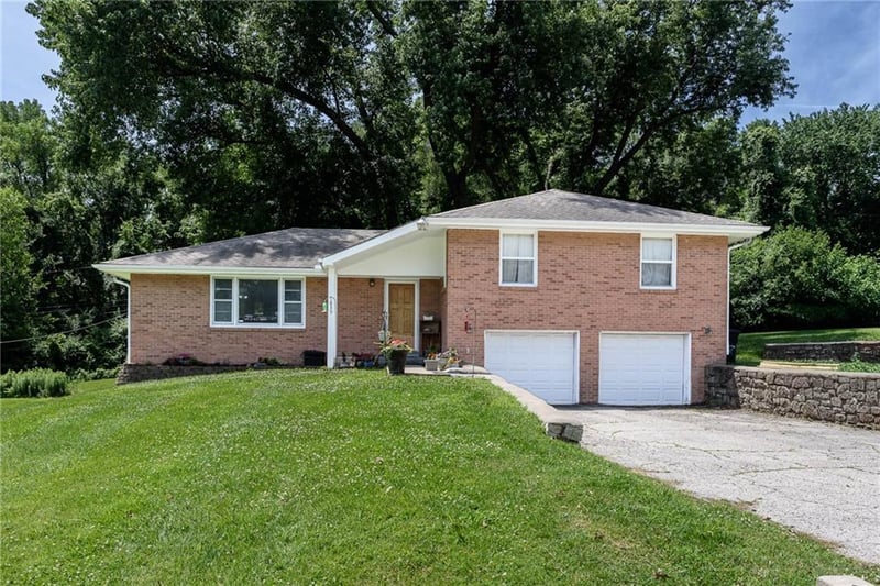 7839 Armstrong Ave, Kansas City, KS 66112