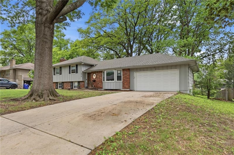 6316 Hedges Ave, Raytown, MO 64133