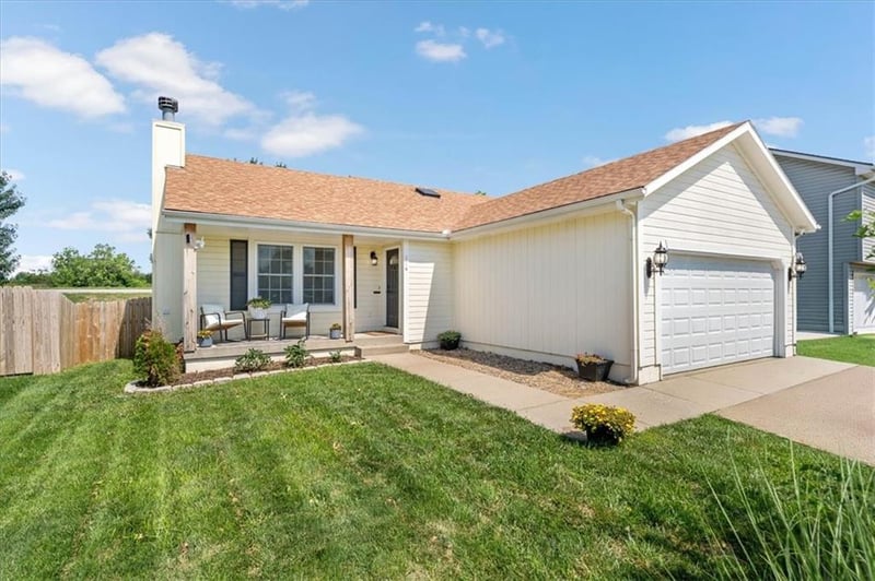 114 114th Ter, Kansas City, MO 64155
