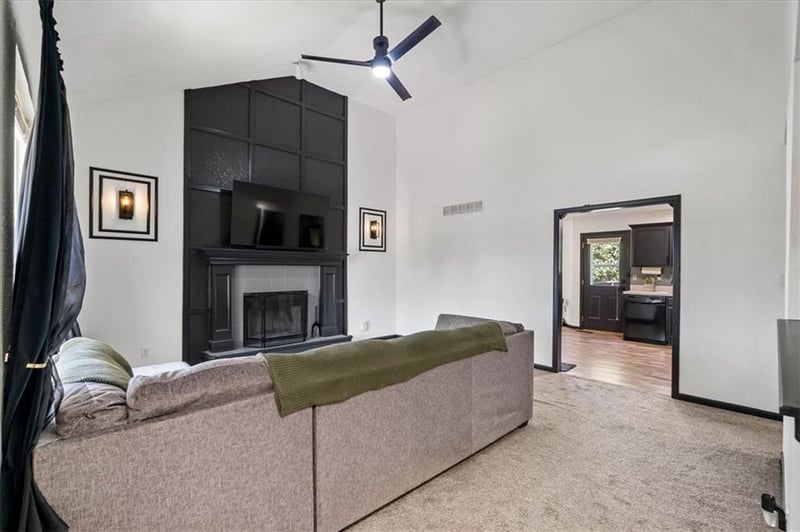 114 114th Ter, Kansas City, MO 64155