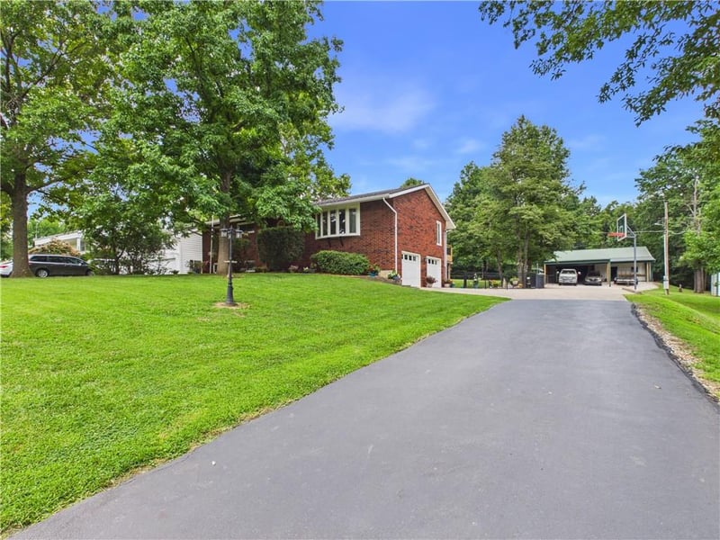 21 215 Rd, Warrensburg, MO 64093