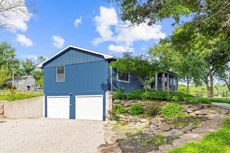 22670 246th St, Paola, KS 66071
