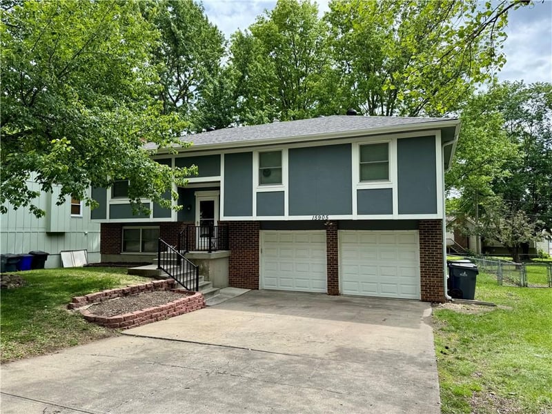 15905 154th St, Olathe, KS 66062