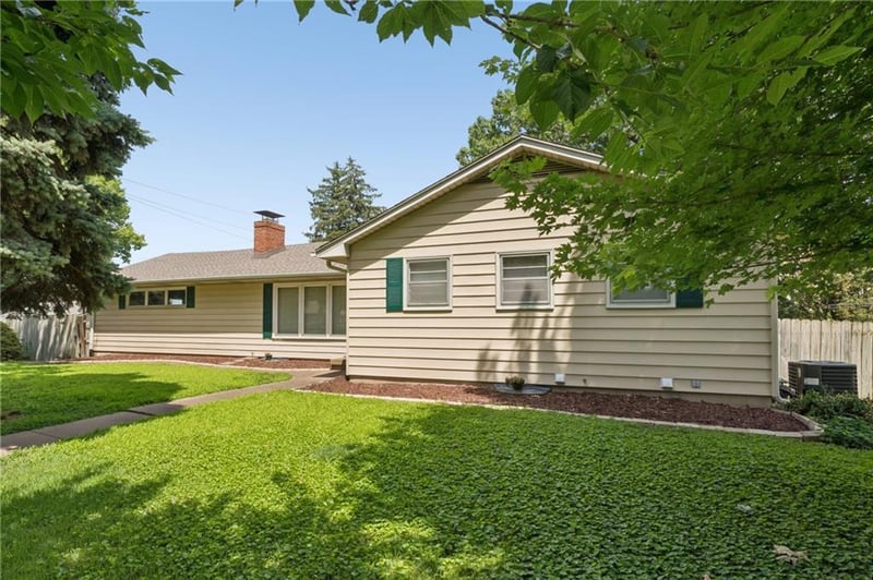 5801 Floyd St, Overland Park, KS 66202