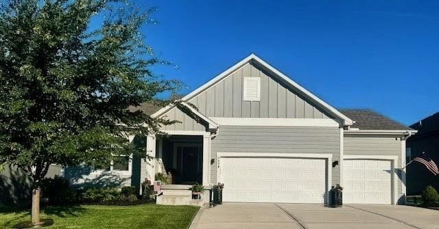 7430 Chambers Ct, Kansas City, MO 64152