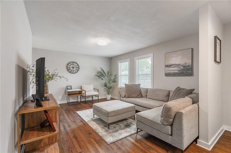 601 Eisenhower Rd, Lansing, KS 66043