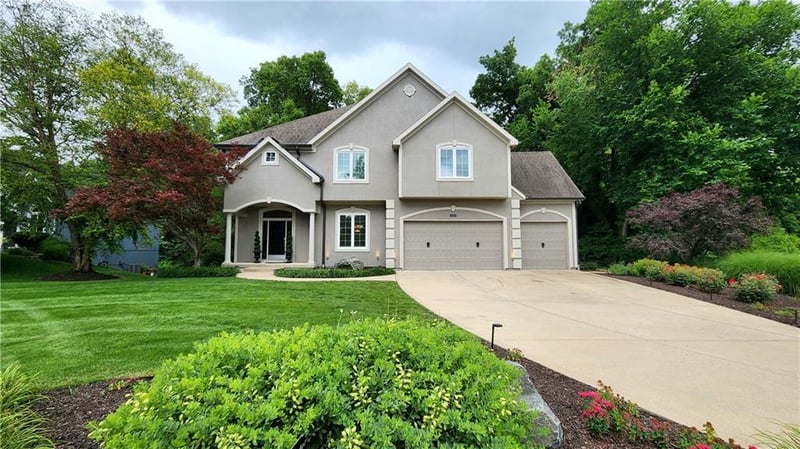 10202 NW River Hills Dr, Parkville, MO 64152