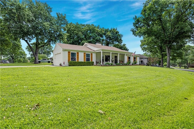 4901 Pawnee Dr, Roeland Park, KS 66205