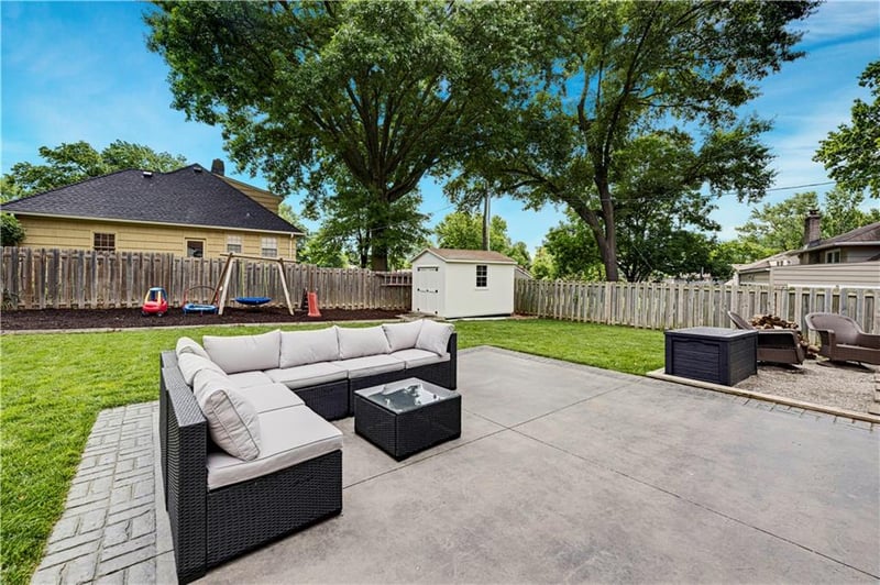 4901 Pawnee Dr, Roeland Park, KS 66205