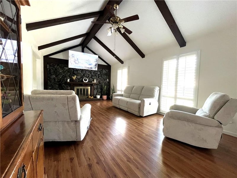 5114 Mockingbird Ln, St Joseph, MO 64506