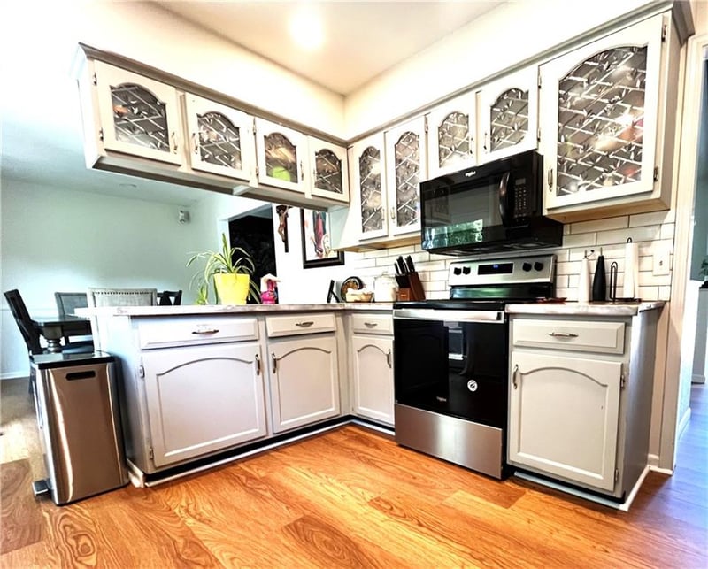 5114 Mockingbird Ln, St Joseph, MO 64506