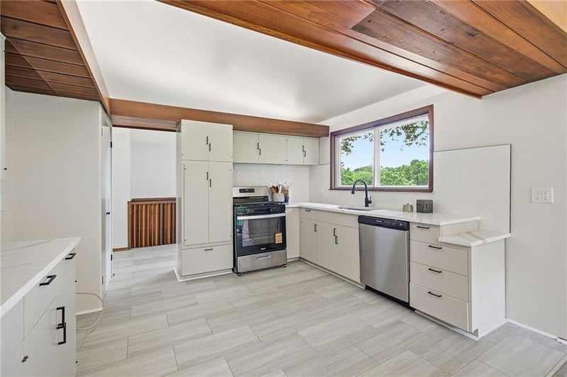 8625 73rd Ter, Kansas City, MO 64133