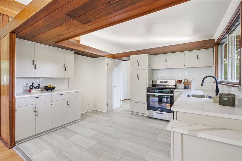 8625 73rd Ter, Kansas City, MO 64133