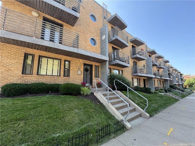 4540 Broadway Ave #2N, Kansas City, MO 64111