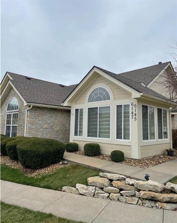 6147 Kensington Dr #26B, Lee's Summit, MO 64064