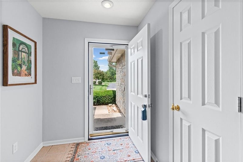 6147 Kensington Dr #26B, Lee's Summit, MO 64064