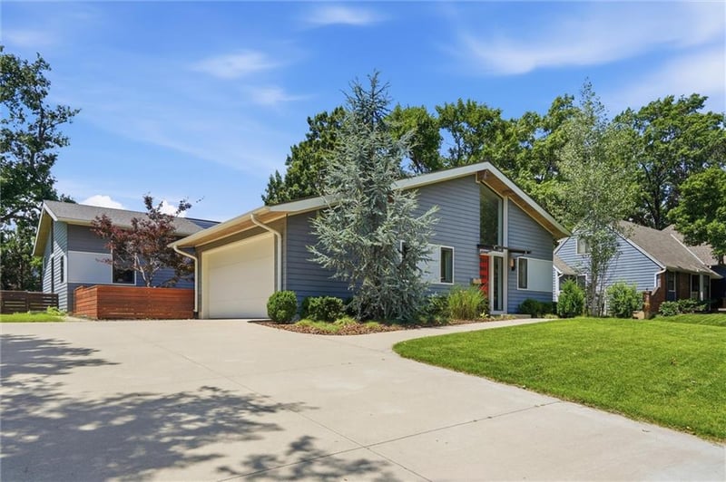 10308 Wenonga Ln, Leawood, KS 66206