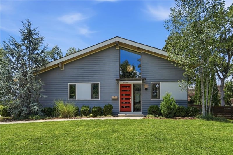 10308 Wenonga Ln, Leawood, KS 66206